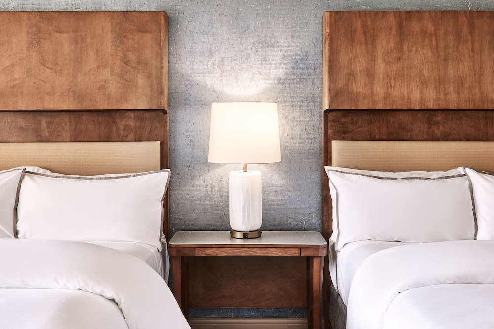 Room, 2 Queen Beds - Photo 5