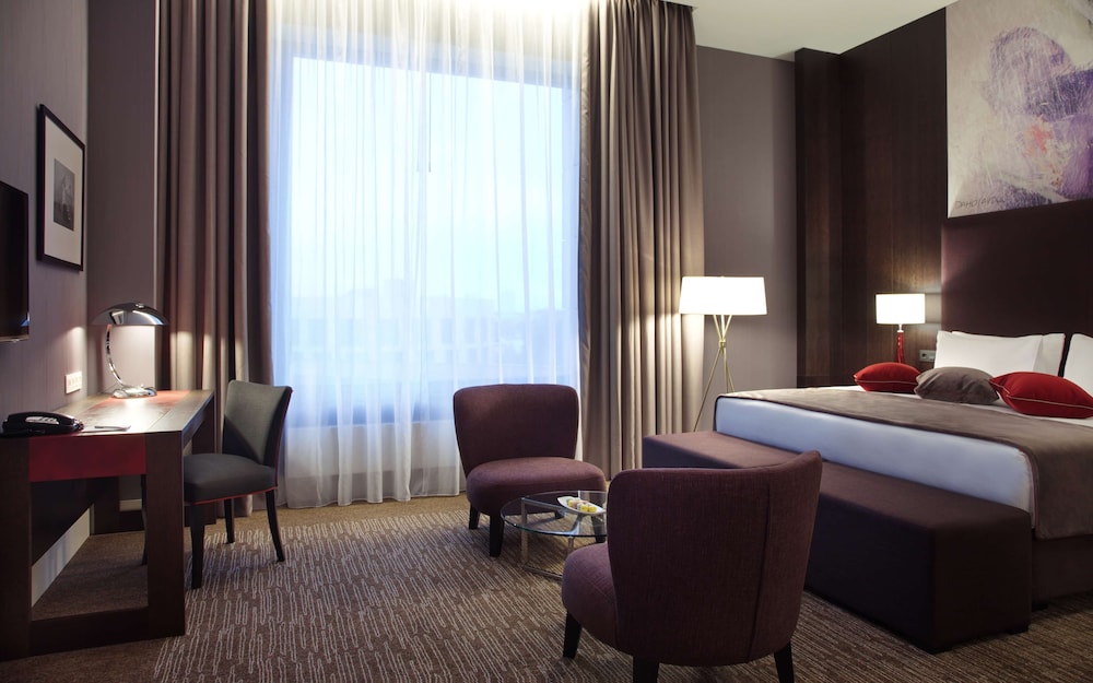 Deluxe Room, 1 King Bed photo 1