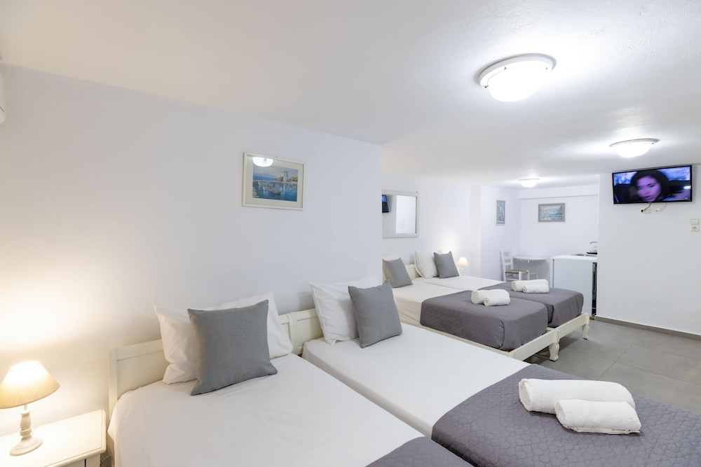 Quadruple Room (Semi Basement) photo 3