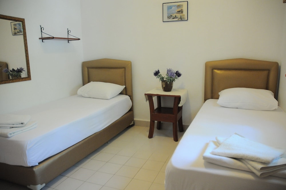 Triple Room, Private Bathroom, Garden View photo 1