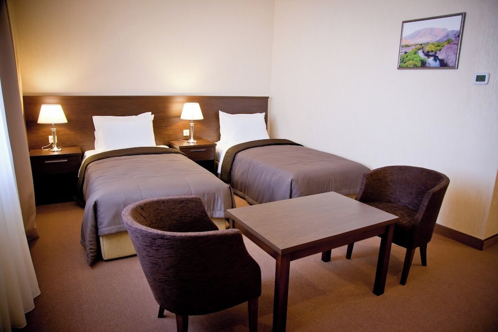 Standard Twin Room, City View