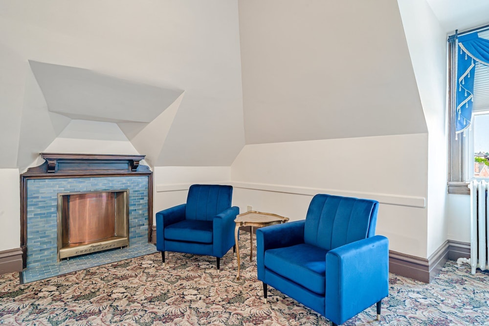 Luxury Suite, 1 King Bed, Non Smoking, Club Lounge Access photo 3
