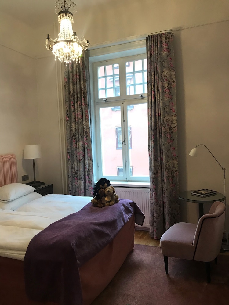 Standard Room, 1 Queen Bed, Non Smoking (1 Queen or 2 Twin beds) thumbnail 5