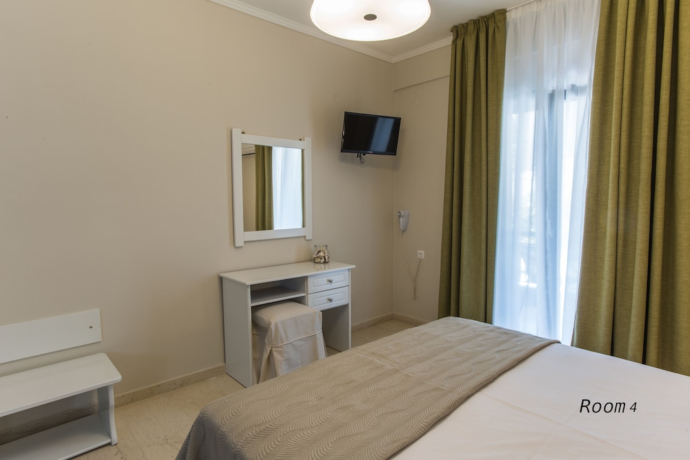Standard Triple Room, Balcony, Hill View (4) photo 2