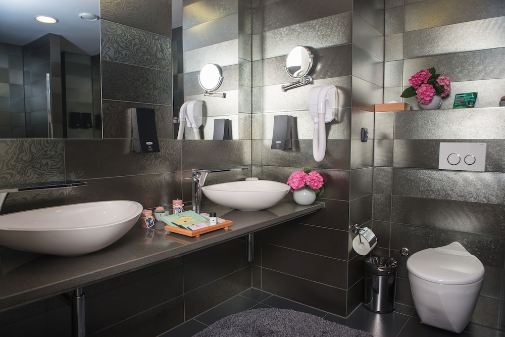 Deluxe Suite - Photo 6
