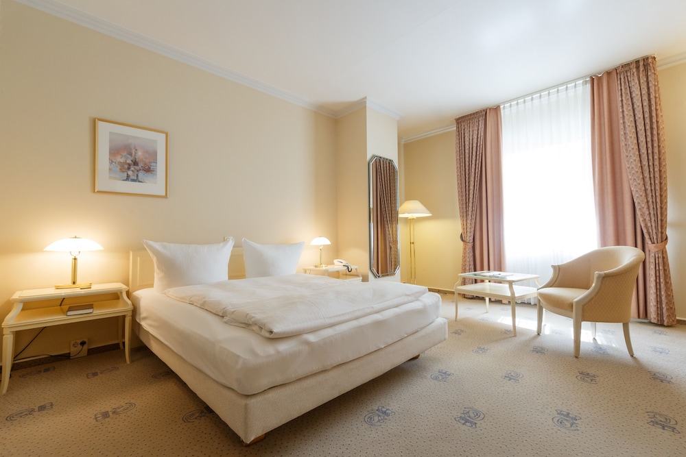 Double or Twin Room - Photo 4