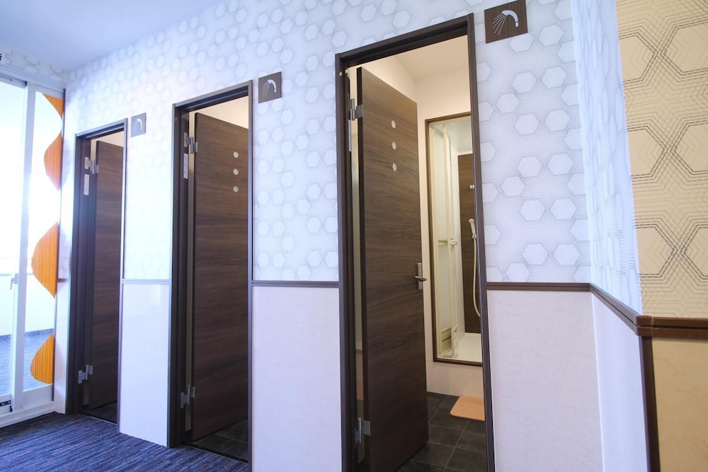 Lower & Upper Twin Capsule Room photo 3