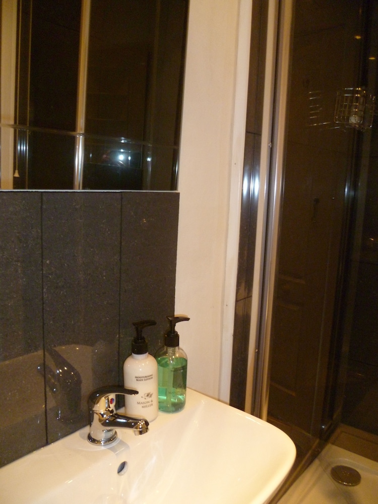 Double Room, 1 Queen Bed, River View photo 3
