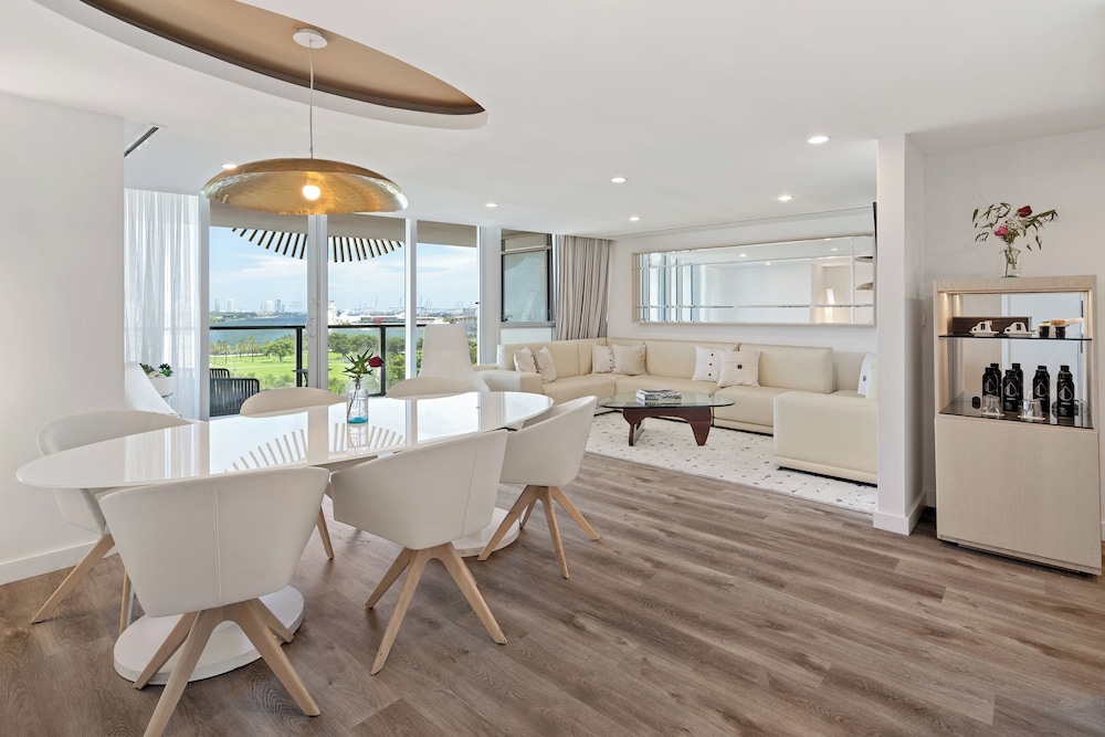 Suite, 1 King Bed, Balcony, Bay View