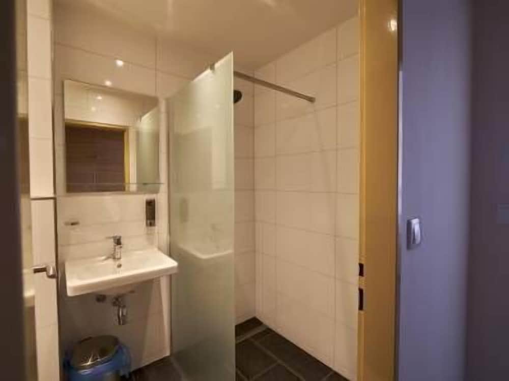 Apartment, Shared Bathroom photo 2