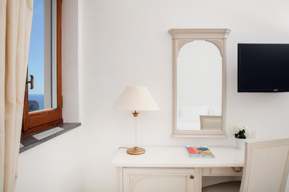 Basic Double or Twin Room - Photo 2