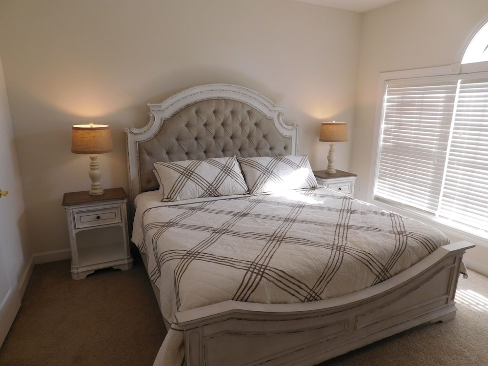 Condo, 2 Bedrooms