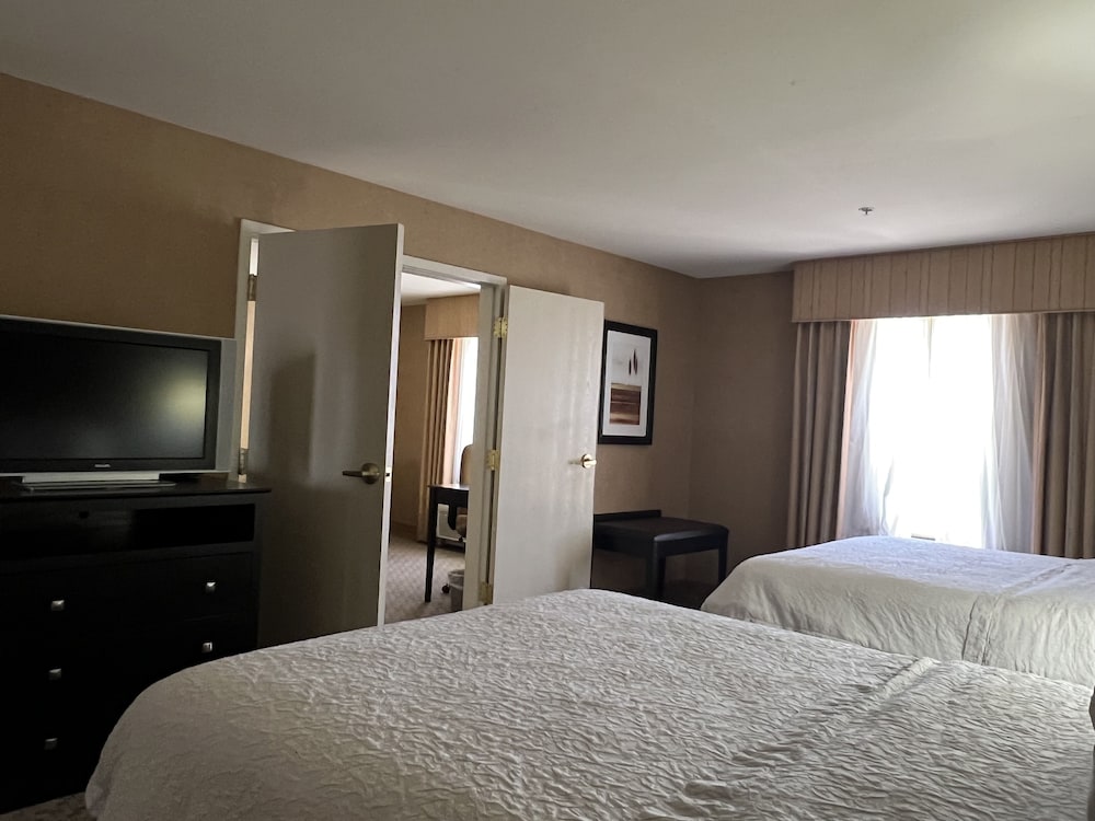 Suite, 2 Queen Beds, Non Smoking - Photo 6