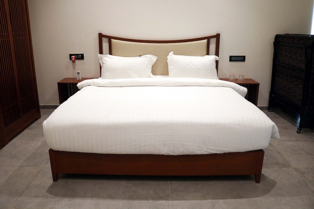 Cottage Room - Photo 13