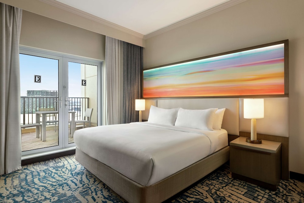 Suite, 1 King Bed, Balcony (Roll-in Shower)