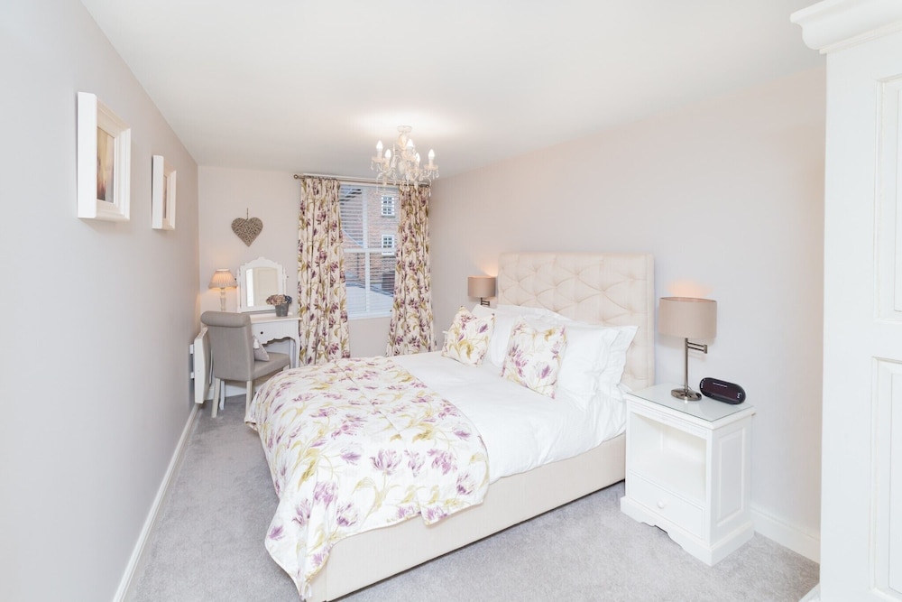 Luxury Duplex, Ensuite photo 3