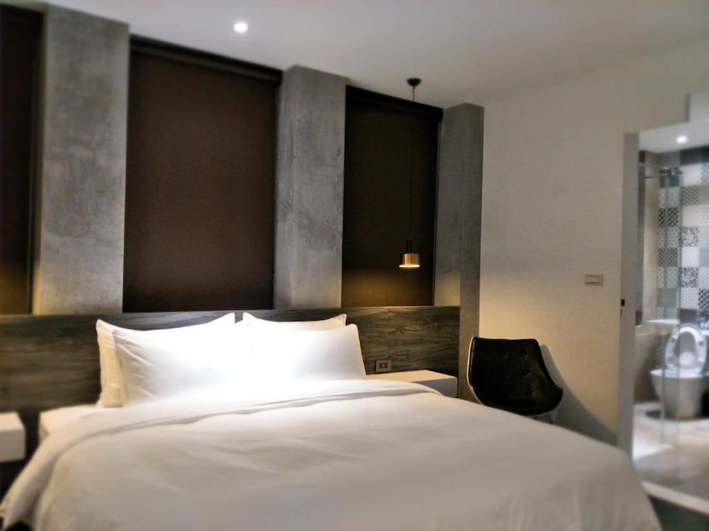 Standard Double Room (201)