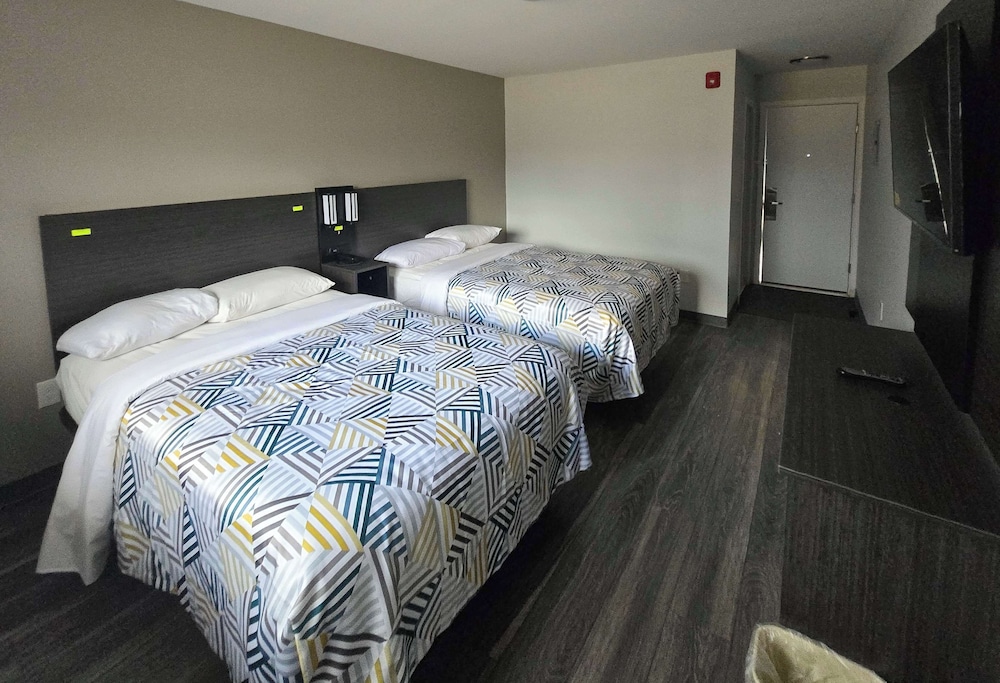 Standard Room, 2 Double Beds, Non Smoking - Photo 1