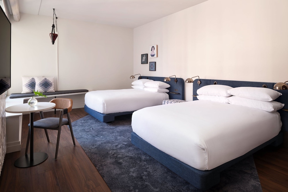 Room, 2 Double Beds - Photo 3
