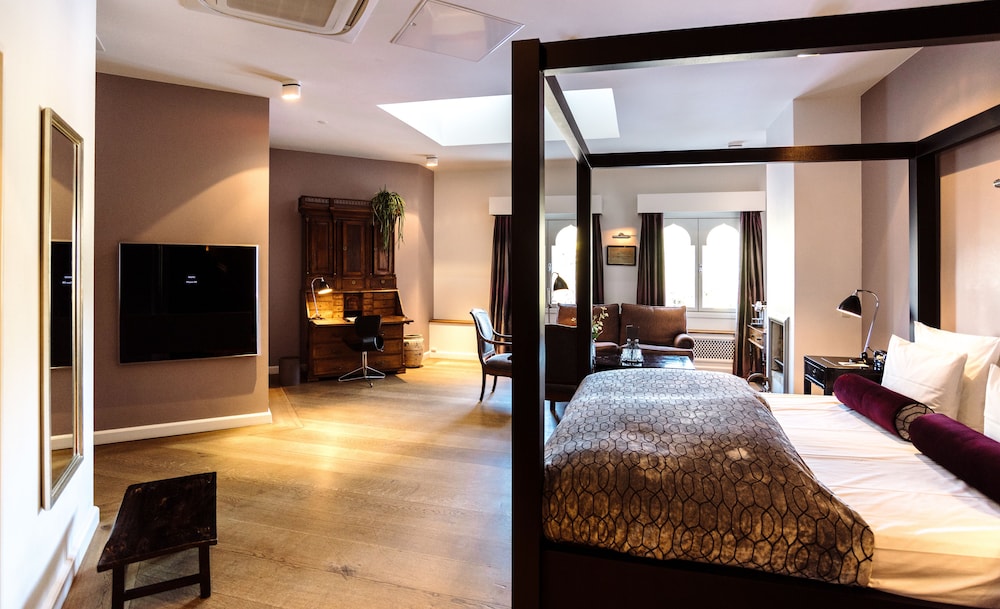 Junior Studio Suite