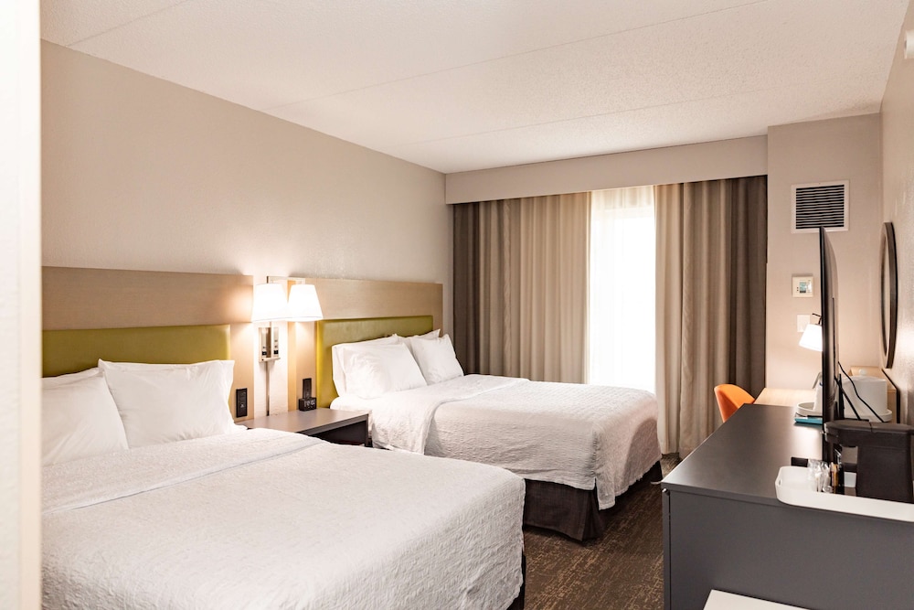 Room, 2 Queen Beds, Refrigerator & Microwave - Photo 8