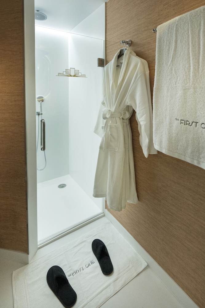 Premium Double or Twin Room - Photo 4