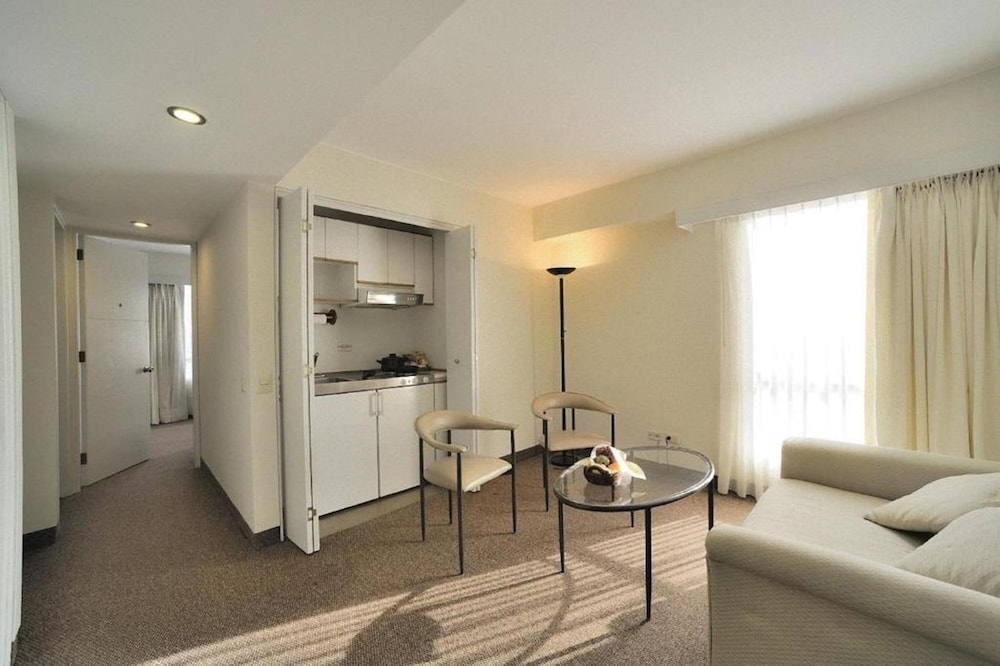 Suite - Photo 5