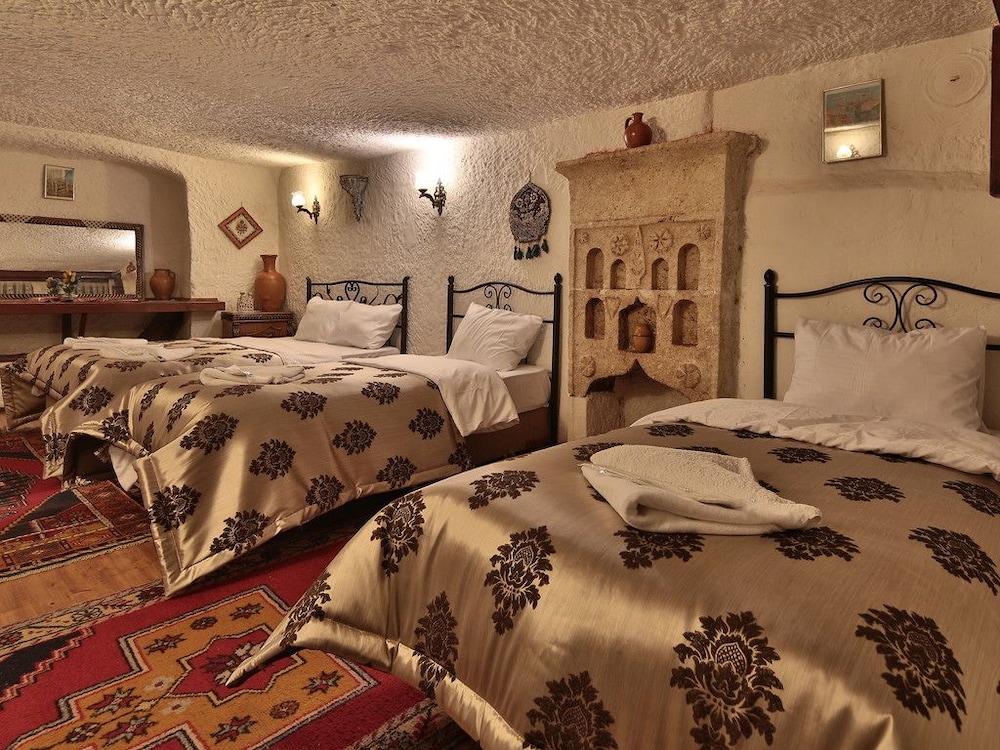 Family Room (Cave)