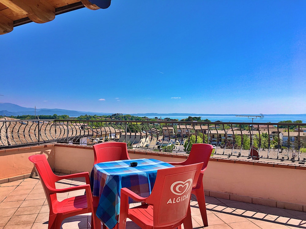 Standard Apartment, 1 Bedroom, Lake View, Tower photo 1