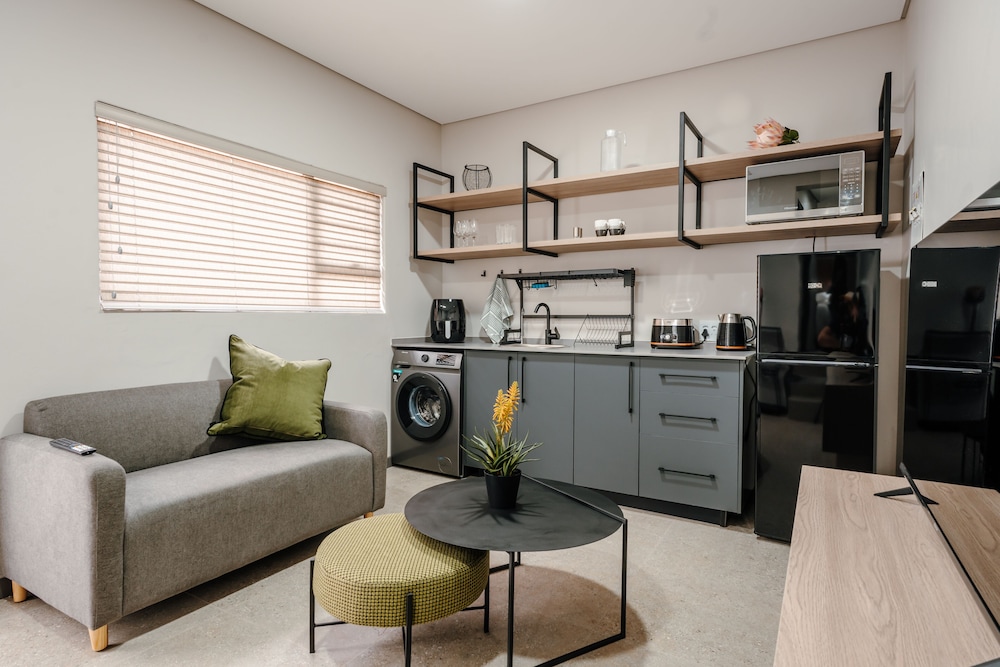 Executive Apartment - Photo 2