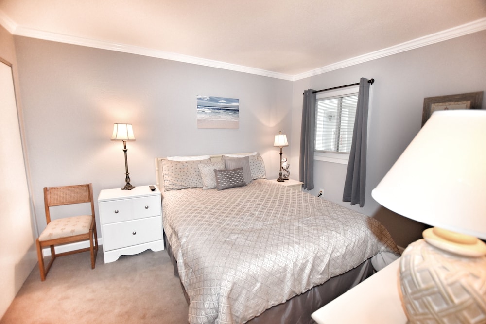 Condo, 2 Bedrooms