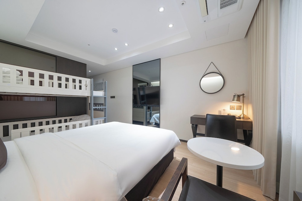 Deluxe Quadruple Room, 1 Double Bed, 1 Bunk Bed photo 3