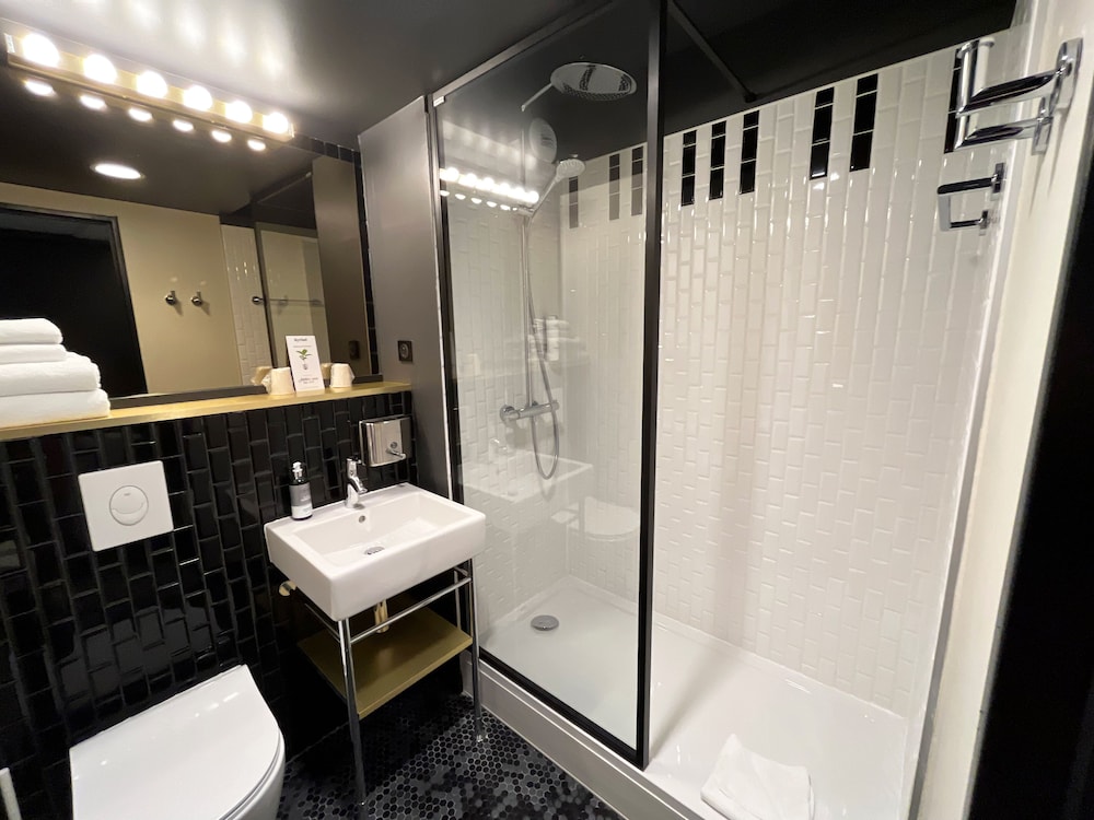 Standard Room, 2 Twin Beds - Photo 8