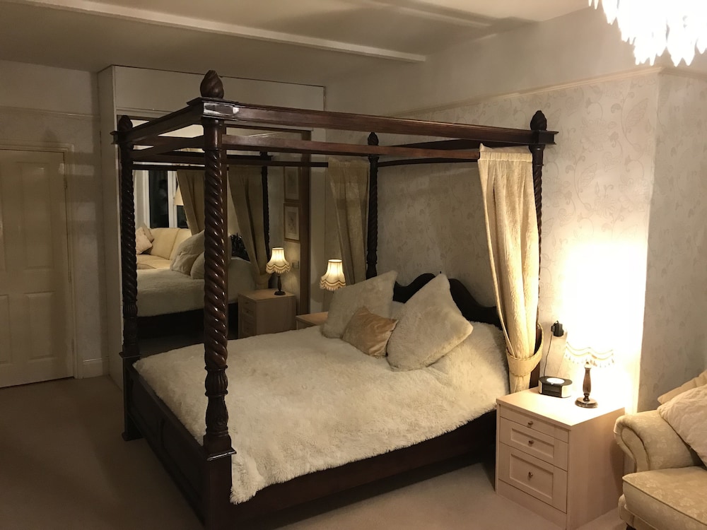 Honeymoon Suite, 1 King Bed, Balcony, Garden View