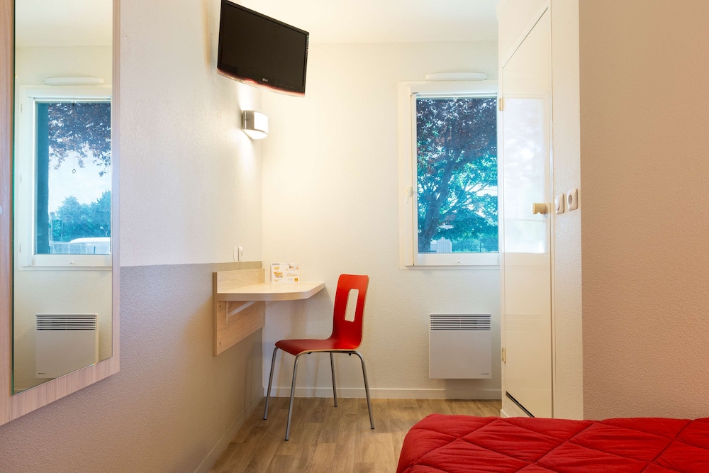 Standard Triple Room, Multiple Beds - Photo 5
