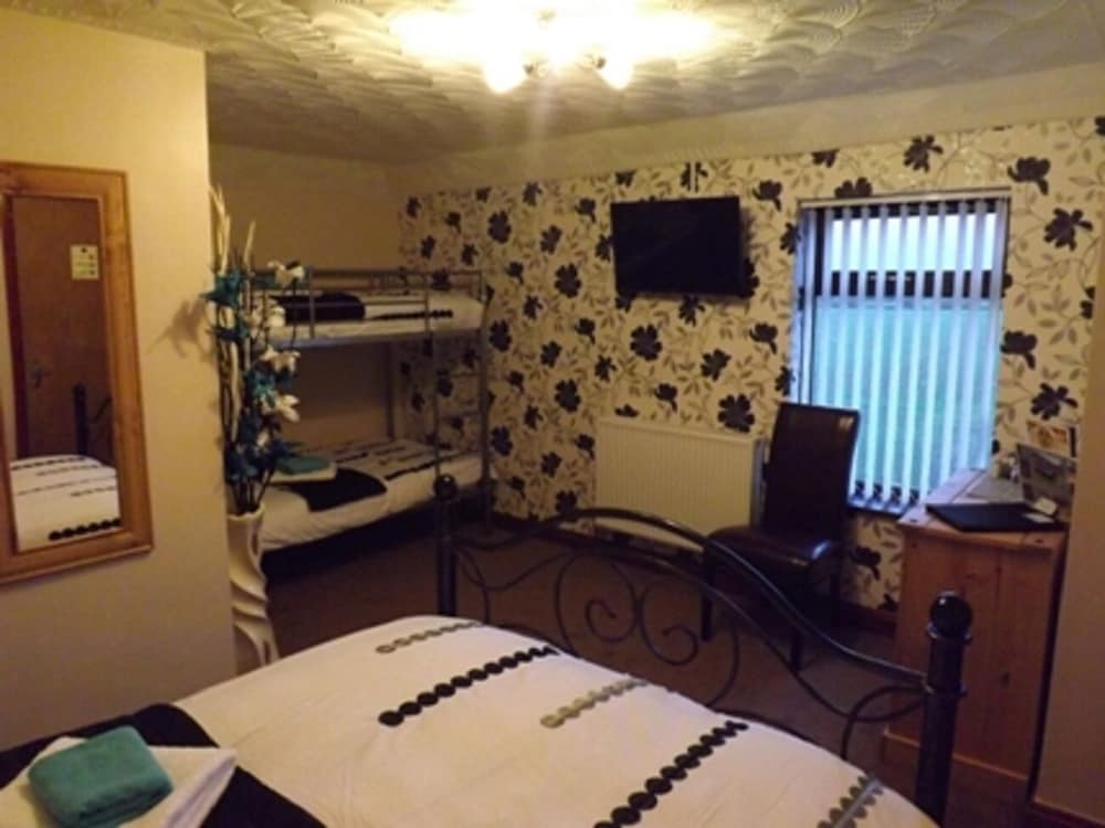 Suite, Ensuite photo 3