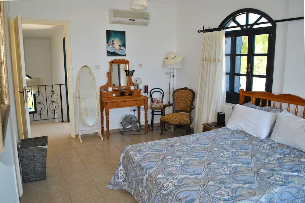 Villa photo 1