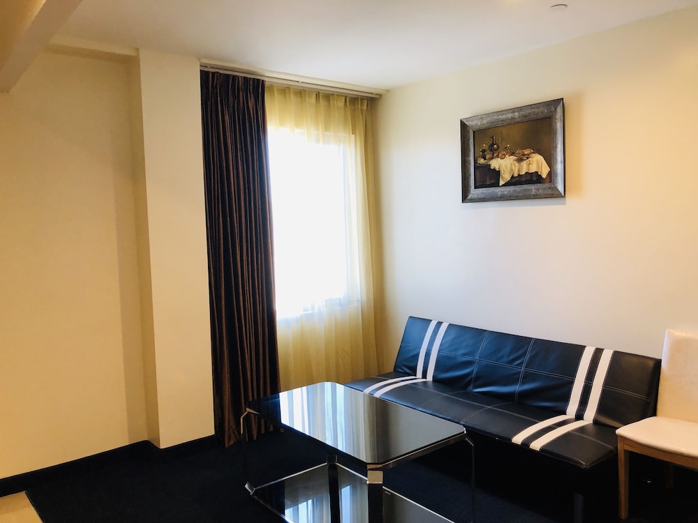 Family Suite, 2 Queen Beds, Kitchenette photo 2