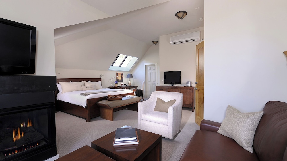 Room (Hotel Columbia 40)