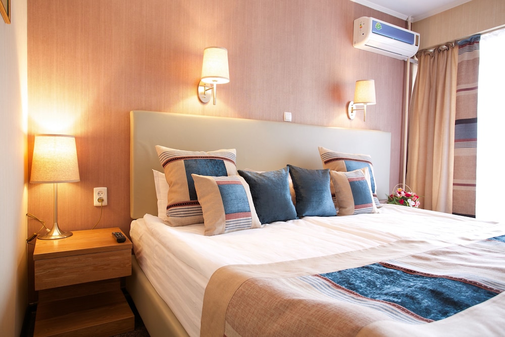Suite, 1 Double or 2 Twin Beds photo 2