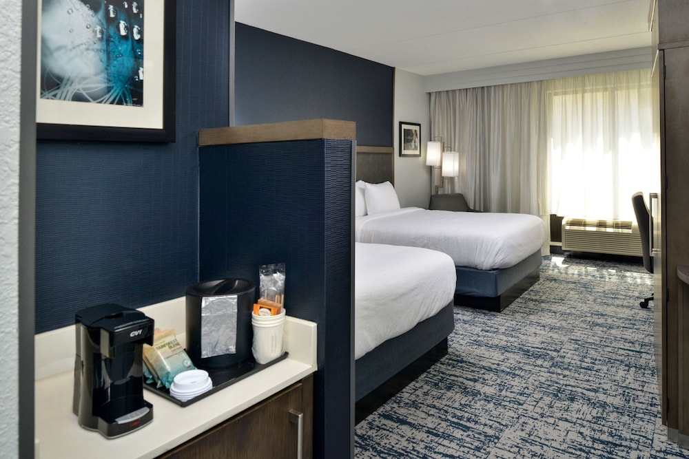 Room, 2 Queen Beds photo 2