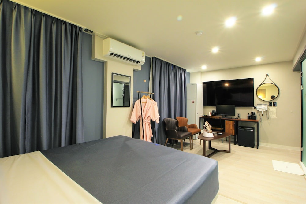 Suite - Photo 4