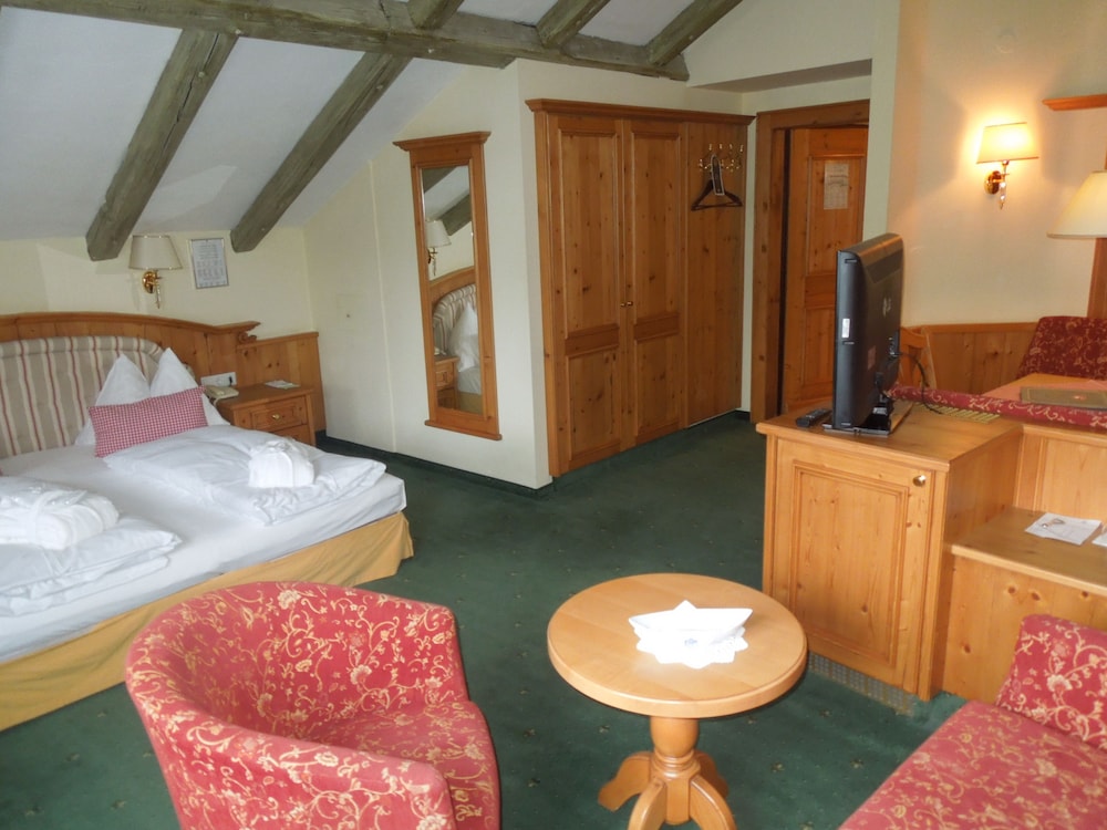 Economy Double Room, 1 Queen Bed photo 3