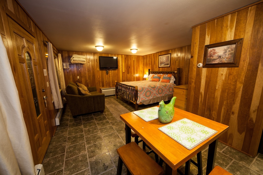 Hummingbird Suite photo 3