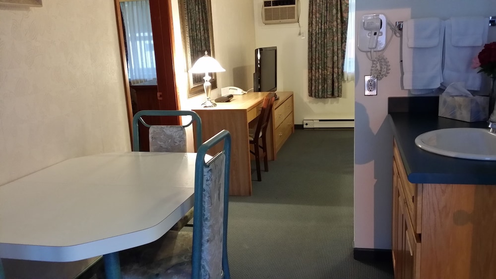 Family Suite (No Pets) photo 2
