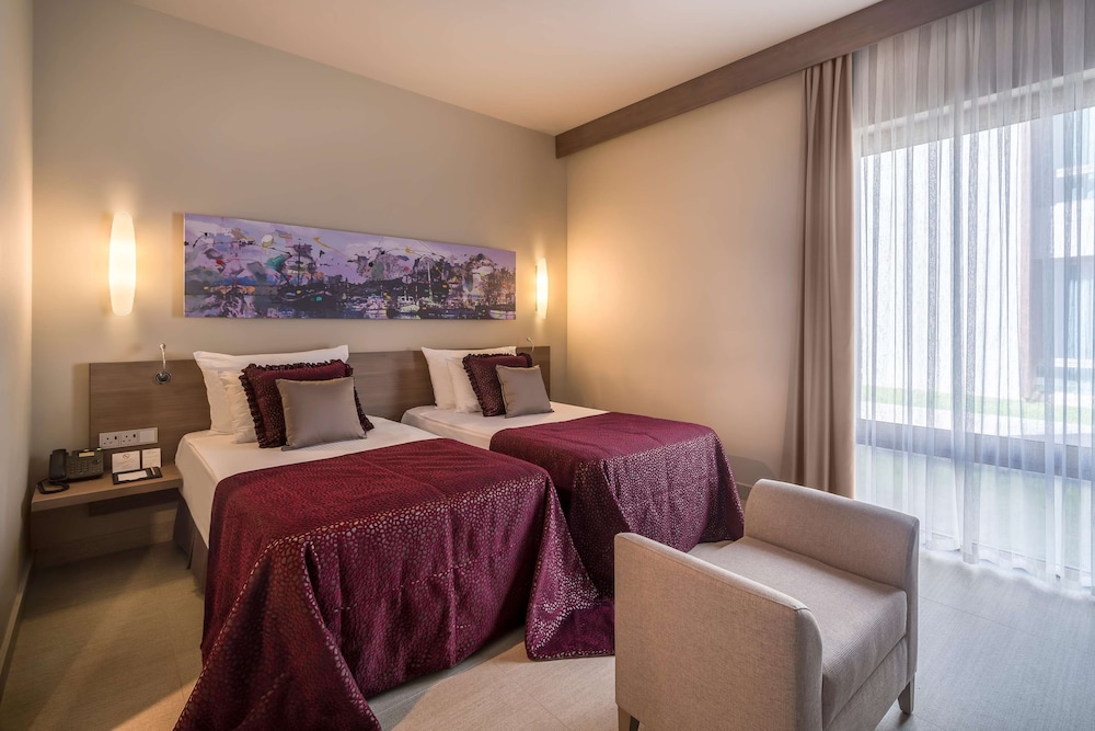 Family Suite, 2 Bedrooms, 2 Bathrooms, Garden View