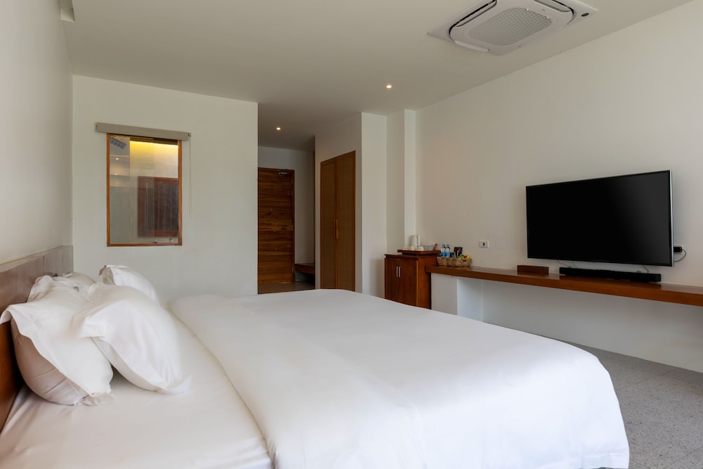 Superior Seaview - Photo 6