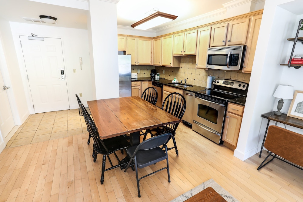 Condo, 2 Bedrooms (Liftside & Pinnacle) - Photo 4