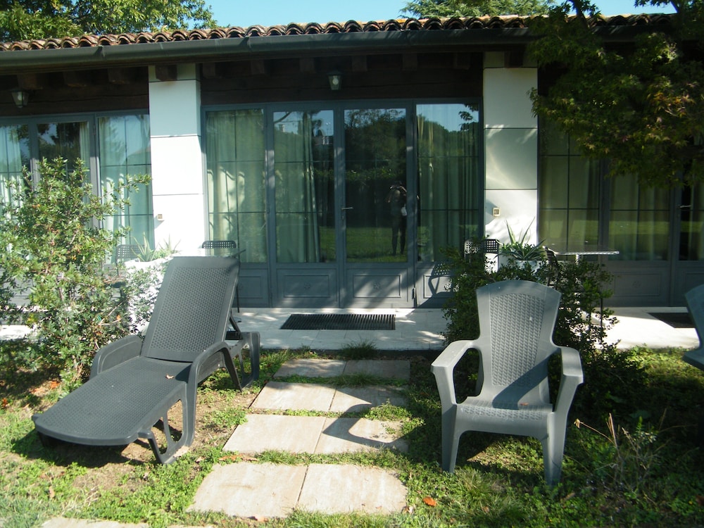 Standard Triple Room, Garden View photo 3