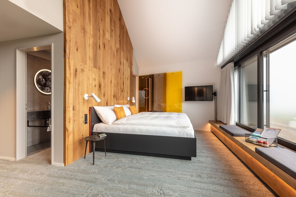 Premium Double Room, Non Smoking, Mountain View photo 2